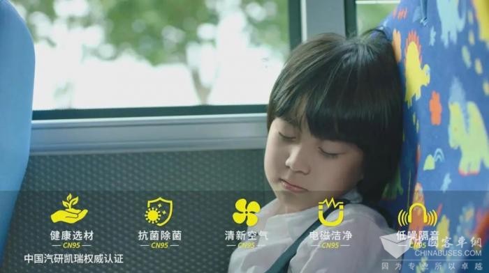 助當?shù)貙W生安全出行 宇通90輛校車交付路易達校車 助當?shù)貙W生安全出行 宇通90輛校車交付路易達校車