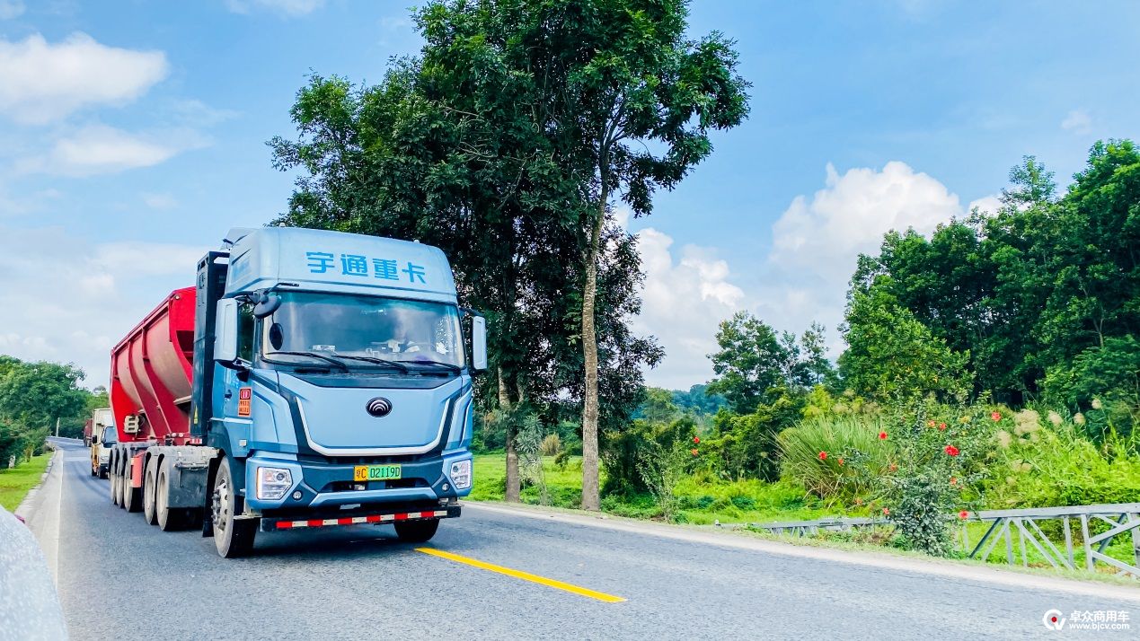 以切實(shí)行動(dòng)回應(yīng)熱議話題，宇通唱響兩會(huì)“回響曲”