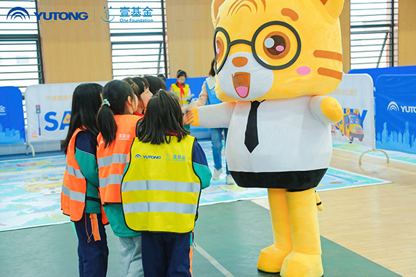 六載筑夢前行！宇通&amp;amp;amp;amp;amp;壹基金兒童交通安全公益行助力“兒童友好城市建設(shè)”
