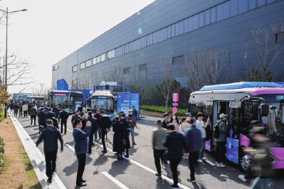 12款新品集中發(fā)布 宇通以技術(shù)創(chuàng)新打造長遠(yuǎn)競爭力 12款新品集中發(fā)布 宇通以技術(shù)創(chuàng)新打造長遠(yuǎn)競爭力