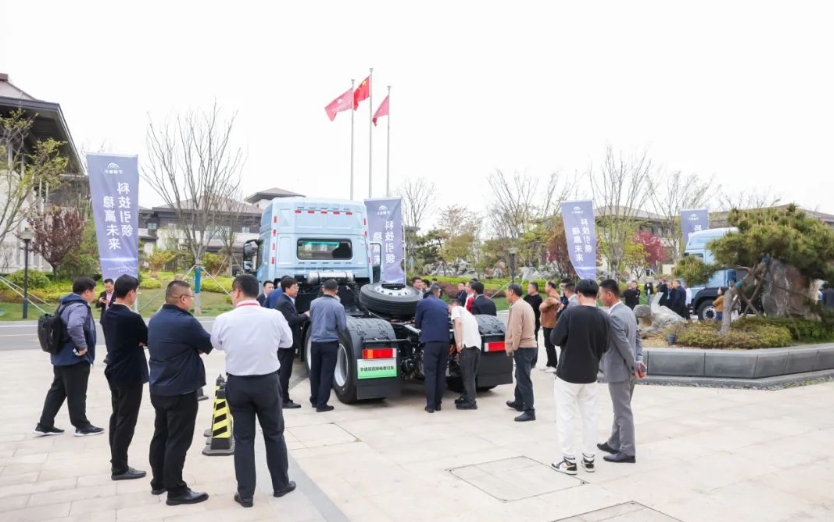 實(shí)力見(jiàn)證 | 加速拓展全場(chǎng)景運(yùn)輸，宇通重卡在日照發(fā)布底置換電新品！