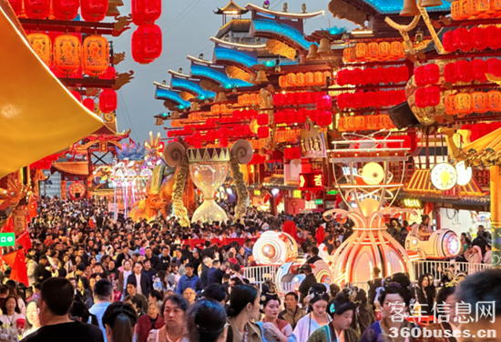 行業(yè)最大批量！宇通100輛高端旅游客車(chē)交付新疆