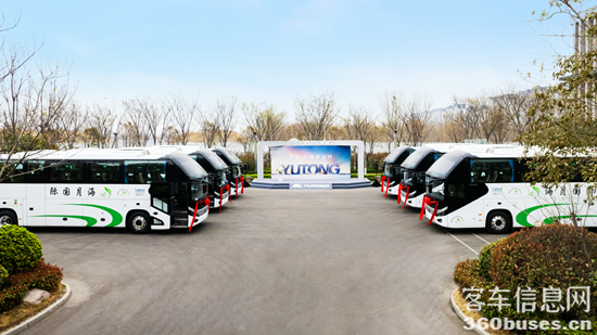 行業(yè)最大批量！宇通100輛高端旅游客車(chē)交付新疆