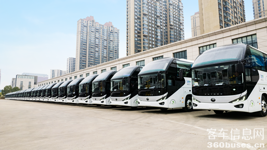 行業(yè)最大批量！宇通100輛高端旅游客車(chē)交付新疆