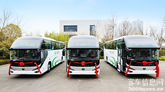 行業(yè)最大批量！宇通100輛高端旅游客車(chē)交付新疆