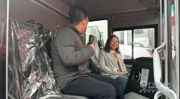 亮相申城！宇通新能源環(huán)衛(wèi)車批量交付上海