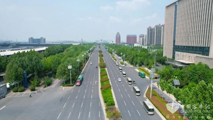 攜手暢通“城市血脈” 宇通新能源公交批量交付滄州