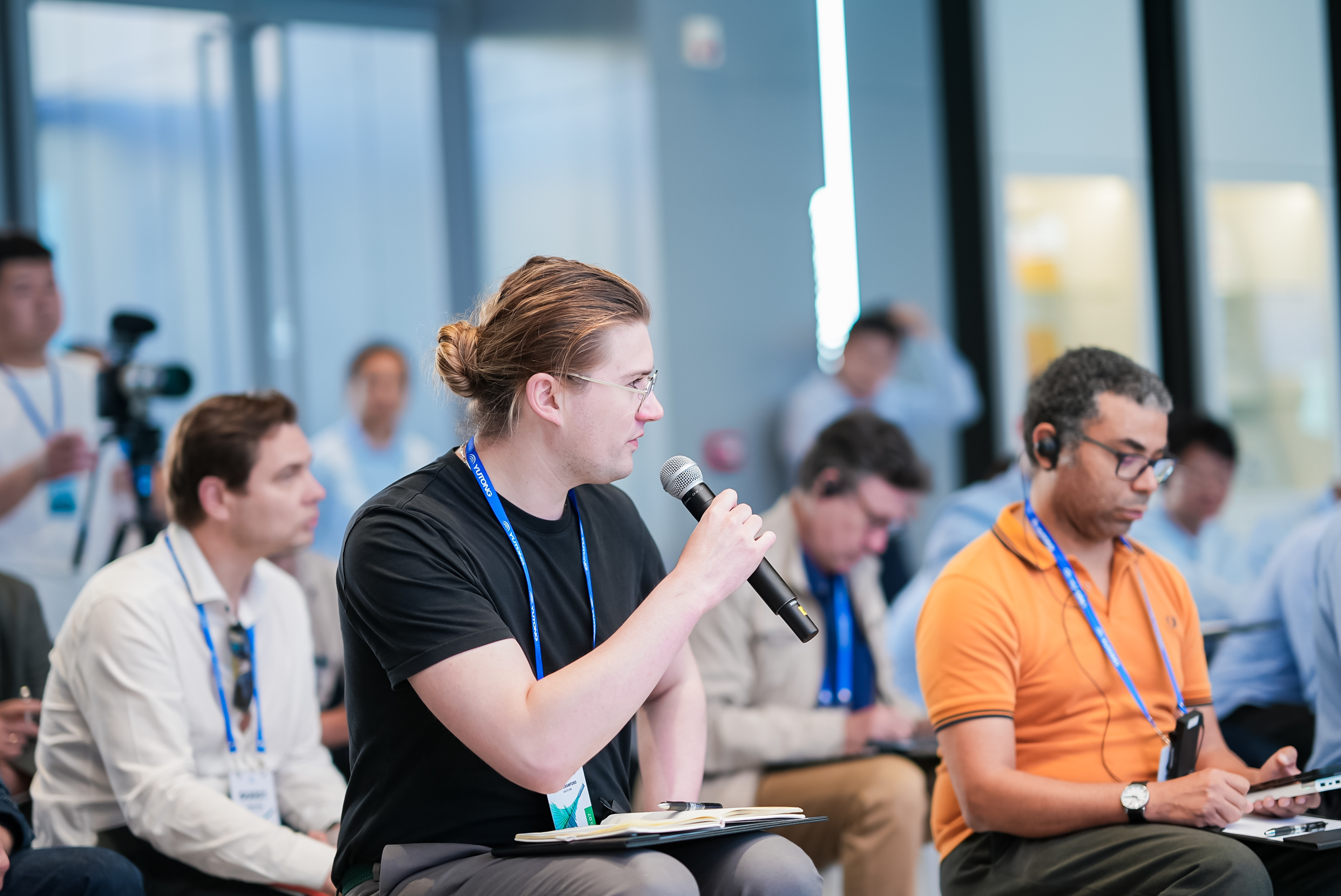 12國(guó)權(quán)威媒體探訪(fǎng)宇通新能源 共話(huà)公共交通綠色發(fā)展最優(yōu)解 12國(guó)權(quán)威媒體探訪(fǎng)宇通新能源 共話(huà)公共交通綠色發(fā)展最優(yōu)解