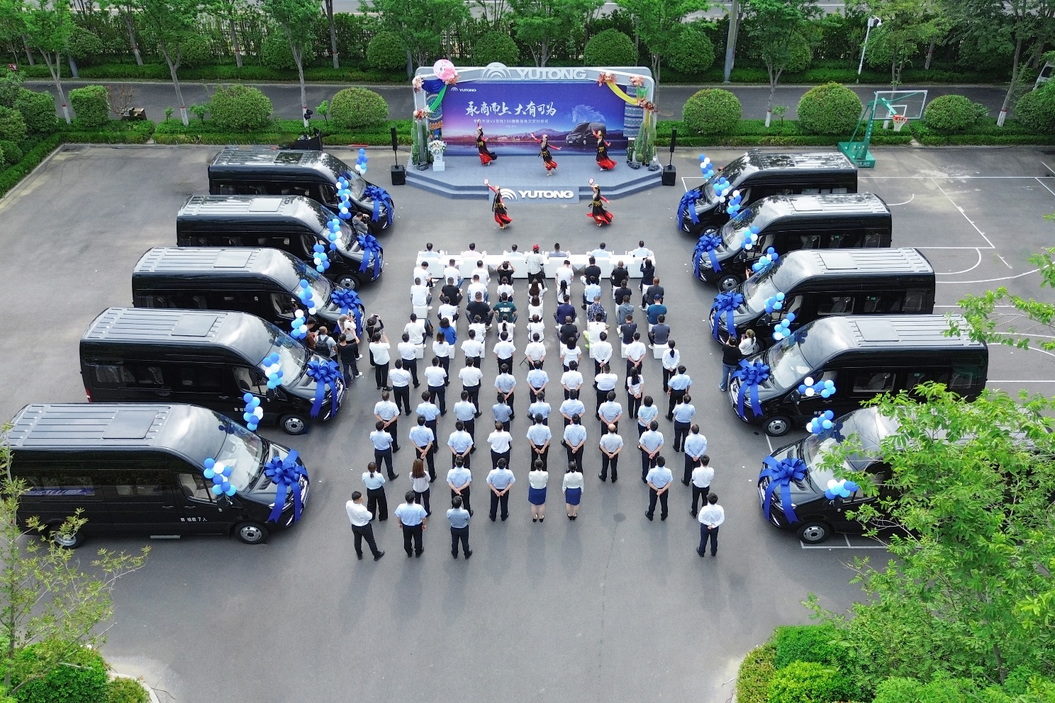  230輛！高端出行新范本！宇通天駿V6 7座新品首發(fā)，批次交付新疆