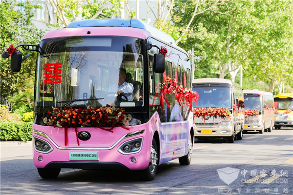 明星車型“接親” 宇通集團第15屆集體婚禮演繹“國風浪漫”
