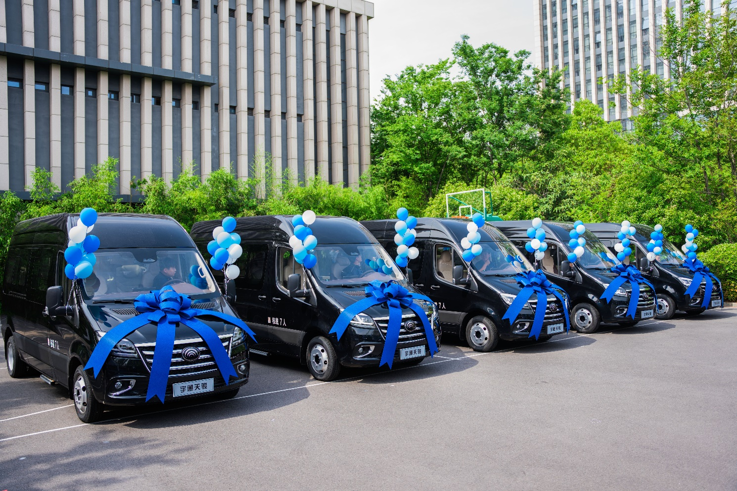  230輛！高端出行新范本！宇通天駿V6 7座新品首發(fā)，批次交付新疆