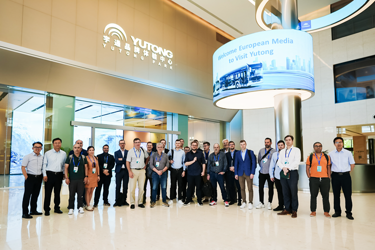 12國(guó)權(quán)威媒體探訪(fǎng)宇通新能源 共話(huà)公共交通綠色發(fā)展最優(yōu)解 12國(guó)權(quán)威媒體探訪(fǎng)宇通新能源 共話(huà)公共交通綠色發(fā)展最優(yōu)解